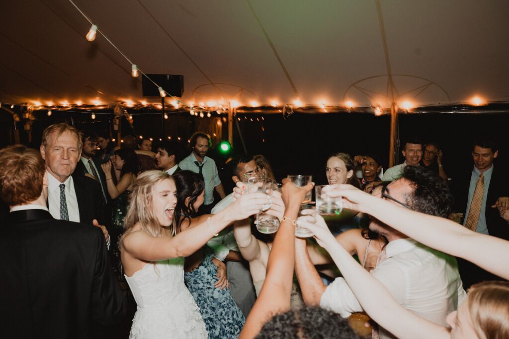 Romantic late summer wedding at Stone Acres Farm in Mystic, CT. Miriam + Nathaniel’s classic August celebration featured timeless details