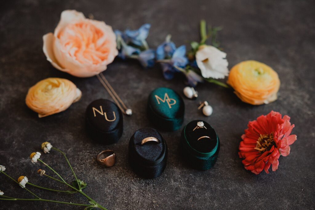 Romantic late summer wedding at Stone Acres Farm in Mystic, CT. Miriam + Nathaniel’s classic August celebration featured timeless details