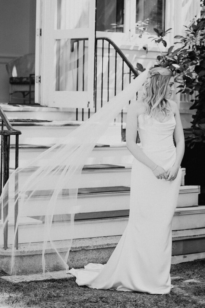 Romantic late summer wedding at Stone Acres Farm in Mystic, CT. Miriam + Nathaniel’s classic August celebration featured timeless details