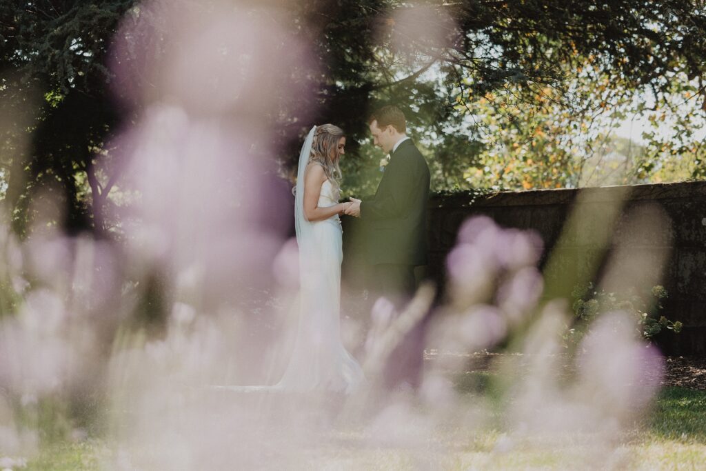 Romantic late summer wedding at Stone Acres Farm in Mystic, CT. Miriam + Nathaniel’s classic August celebration featured timeless details