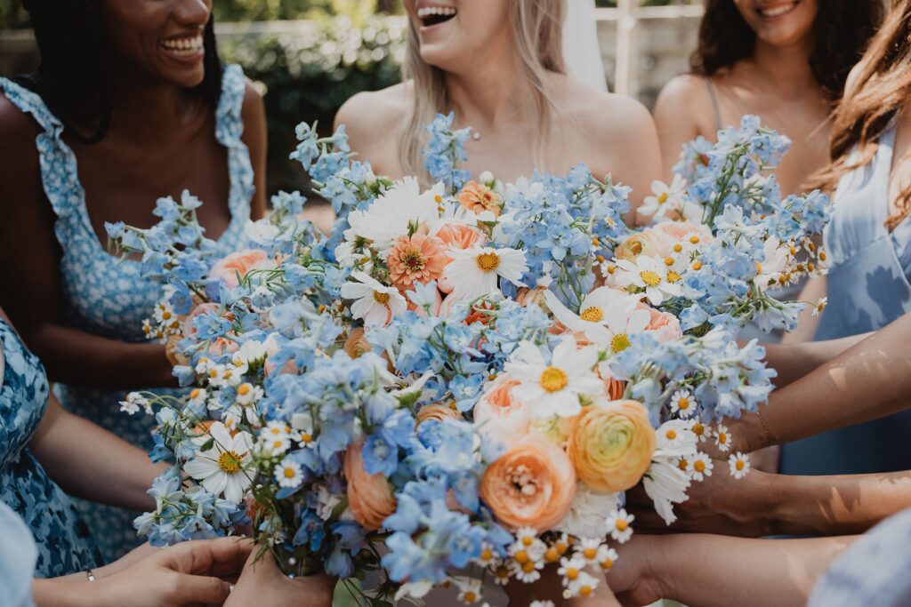 Romantic late summer wedding at Stone Acres Farm in Mystic, CT. Miriam + Nathaniel’s classic August celebration featured timeless details