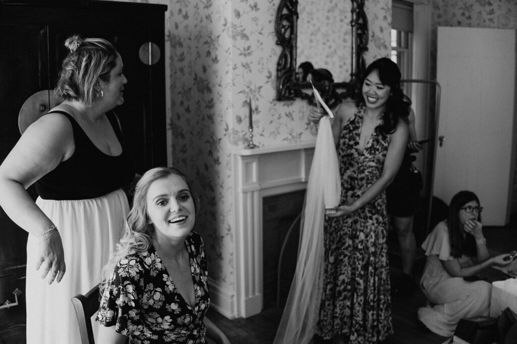 Romantic late summer wedding at Stone Acres Farm in Mystic, CT. Miriam + Nathaniel’s classic August celebration featured timeless details
