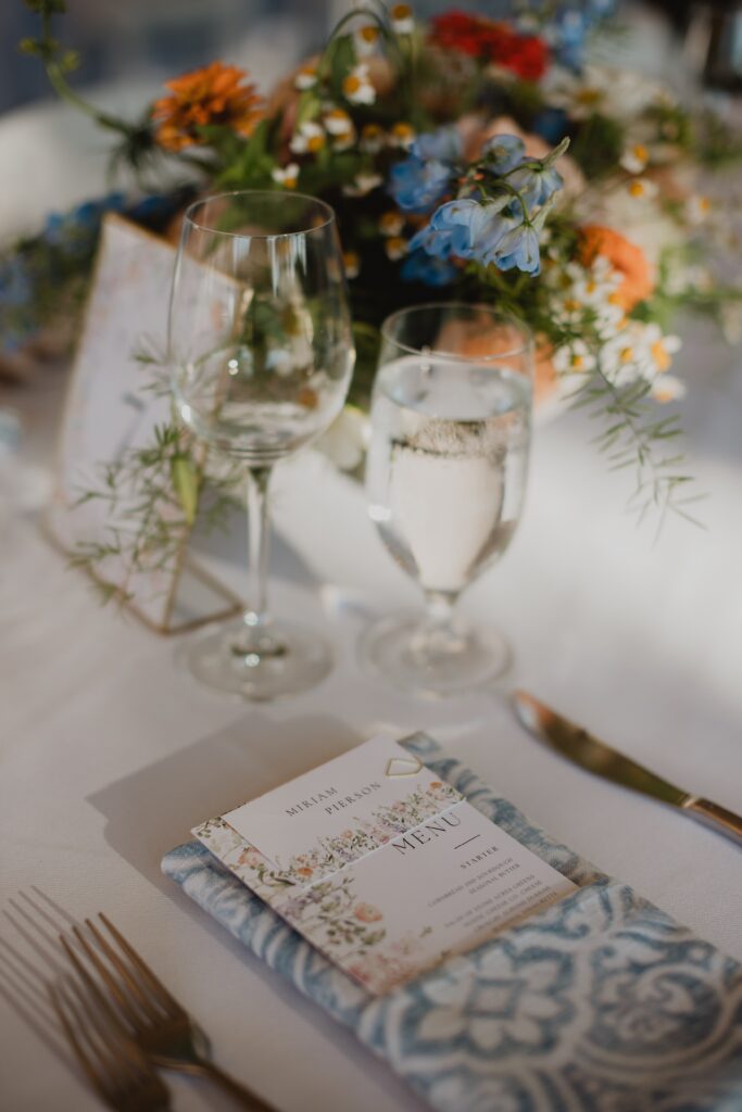 Romantic late summer wedding at Stone Acres Farm in Mystic, CT. Miriam + Nathaniel’s classic August celebration featured timeless details