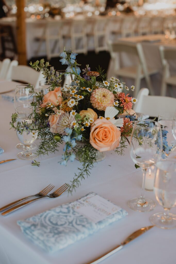 Romantic late summer wedding at Stone Acres Farm in Mystic, CT. Miriam + Nathaniel’s classic August celebration featured timeless details