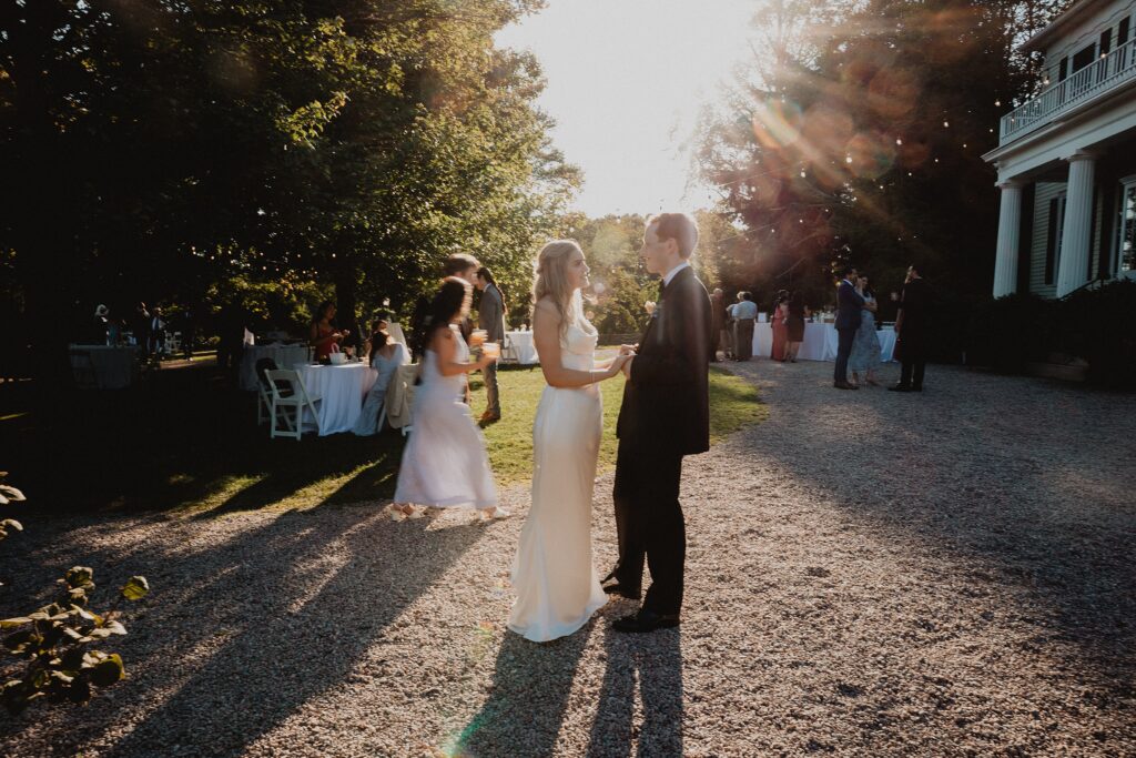 Romantic late summer wedding at Stone Acres Farm in Mystic, CT. Miriam + Nathaniel’s classic August celebration featured timeless details