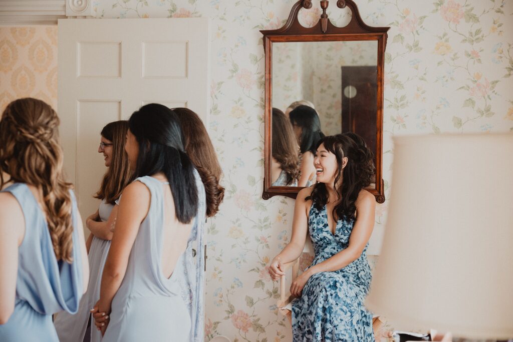 Romantic late summer wedding at Stone Acres Farm in Mystic, CT. Miriam + Nathaniel’s classic August celebration featured timeless details