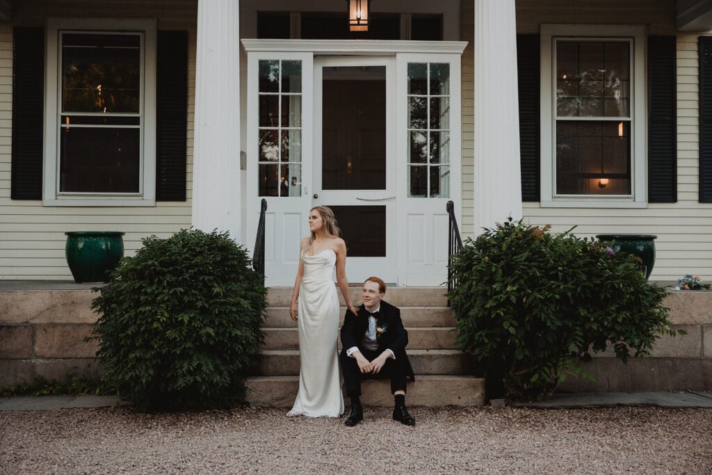 Romantic late summer wedding at Stone Acres Farm in Mystic, CT. Miriam + Nathaniel’s classic August celebration featured timeless details
