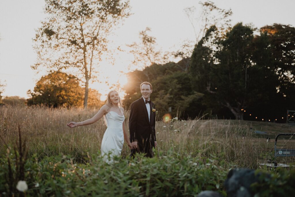 Romantic late summer wedding at Stone Acres Farm in Mystic, CT. Miriam + Nathaniel’s classic August celebration featured timeless details