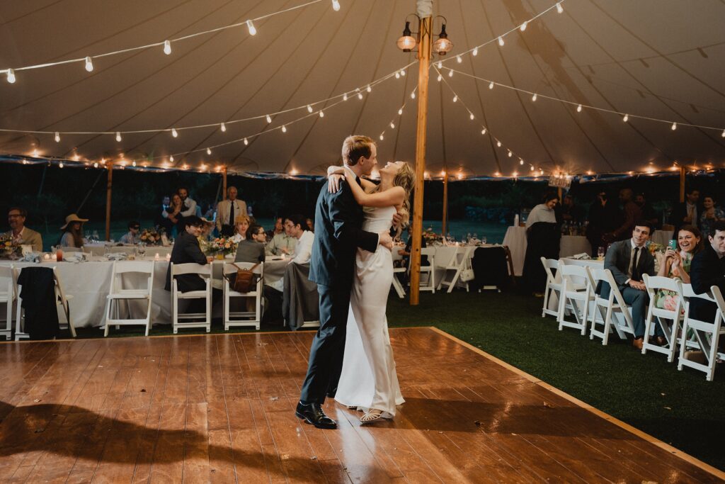Romantic late summer wedding at Stone Acres Farm in Mystic, CT. Miriam + Nathaniel’s classic August celebration featured timeless details