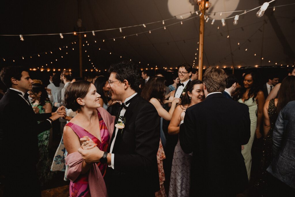Romantic late summer wedding at Stone Acres Farm in Mystic, CT. Miriam + Nathaniel’s classic August celebration featured timeless details