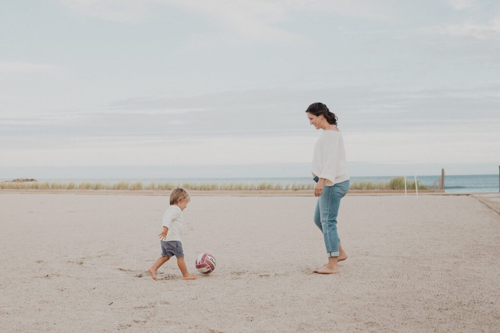 A Film Inspired Family Maternity Session at Narragansett Beach